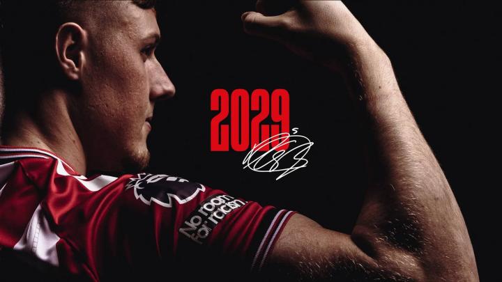  官方：桑德兰和26岁后卫巴拉德续约至2029年 新闻