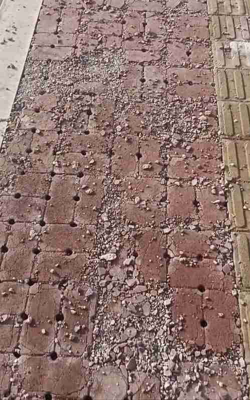 通车不到半年,吉林红旗大桥人行道地砖大面积碎裂,建设单位:受融雪剂影响导致,已修复完毕 新闻