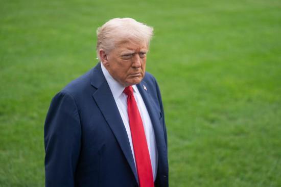 特朗普称美军已开始对伊朗进行军事打击 将彻底摧毁其海军_0228161834