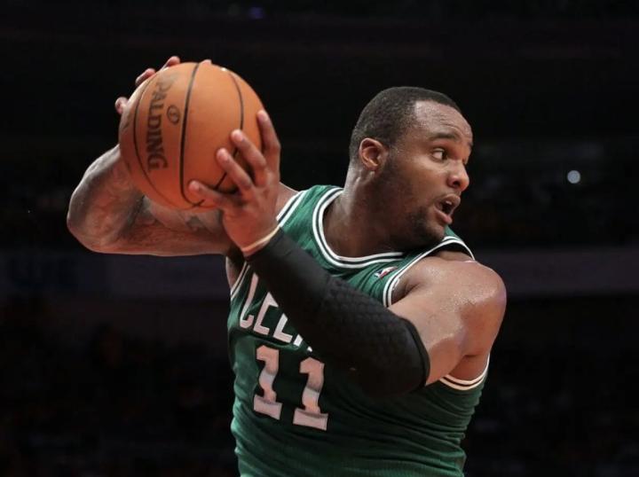 从绿军冠军到铁窗岁月;大宝贝戴维斯今日重见天日。 体育新闻 从绿军冠军到铁窗岁月;大宝贝戴维斯今日重见天日。 体育新闻