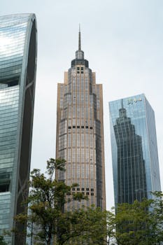 新能源重卡迈入兆瓦超充阶段；广汽领程系列产品定义高效运营新格局。