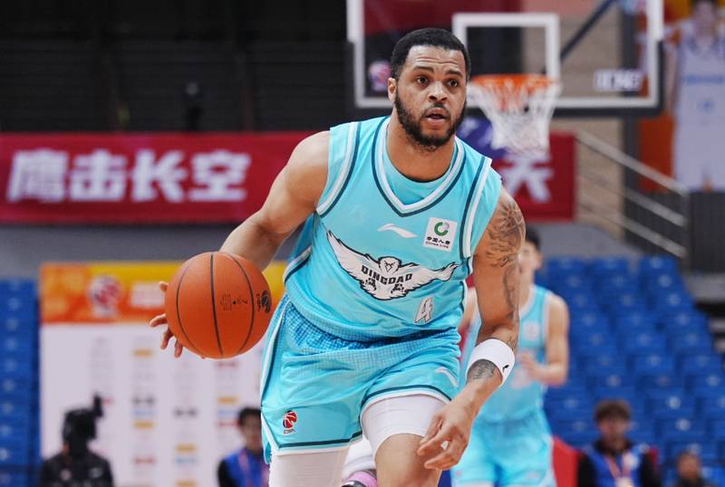  近百回合的高效拉锯：探析浙江与青岛常规赛对决的胜负逻辑 体育新闻