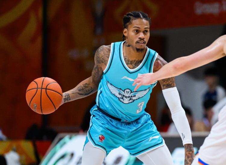  近百回合的高效拉锯：探析浙江与青岛常规赛对决的胜负逻辑 体育新闻