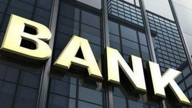  巨头博弈背后的算法重构：两家银行如何通过技术突围 IT技术