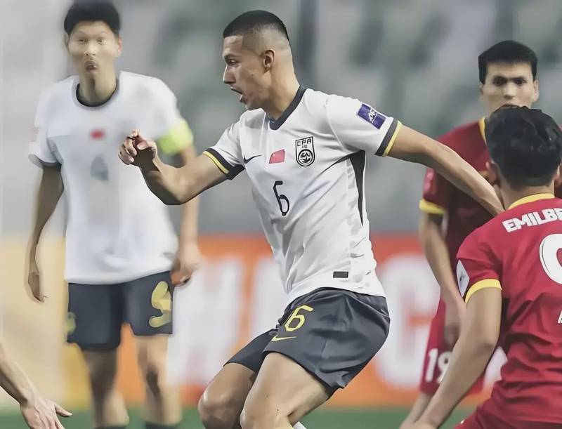  【战术复盘】U23中场困局：依木兰·买买提的20分钟为何能成为战术转折点？ 体育新闻