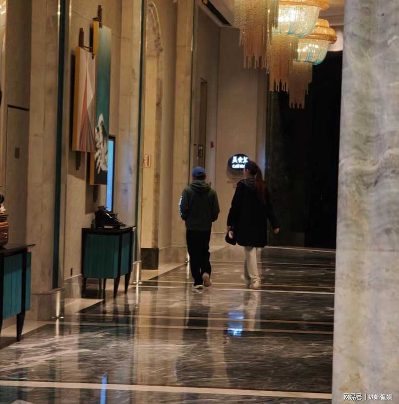  从视觉反差到舆论爆点：明星身高差背后的传播力学解析 娱乐新闻