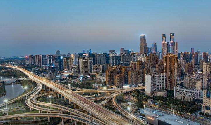  那个从大专走出来的国企高管，为什么亲手毁掉了自己的剧本 情感心理