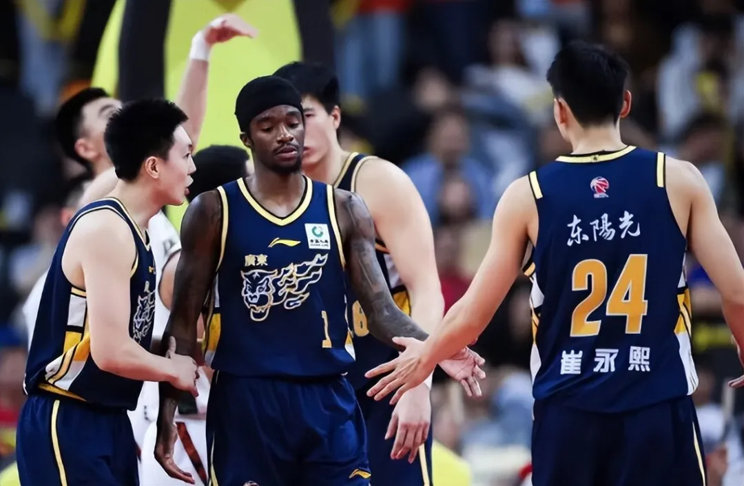  【深度复盘】CBA外援博弈的底层逻辑：我如何用数据分析看懂广东宏远的抉择 体育新闻